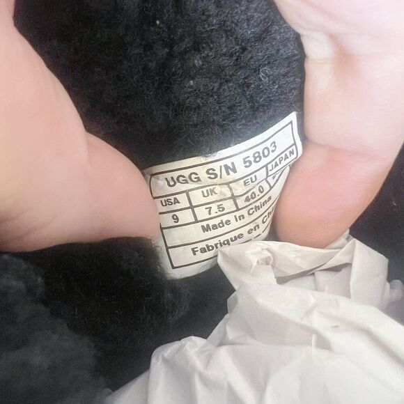 Ugg Bailey Button Short Boots Black Shearling Women's Size 9 - Picture 4 of 8